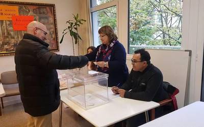 Erroldaren %42,86ak eman du botoa ordu bietarako