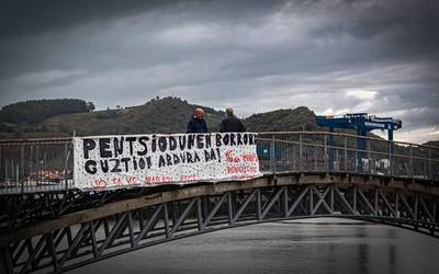 Donostian larunbatean egingo den manifestazioan parte hartzera dei egiten dute Zumaiako pentsiodunek
