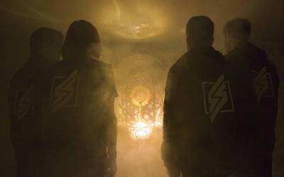 “Elektronika egiten dugu, baina punk-rock pultsua mantenduaz”