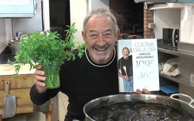 Karlos Arguiñanok liburu berri bat aurkeztu du, 1095 errezeta 365 menurekin “Cocina Dia A Dia”.