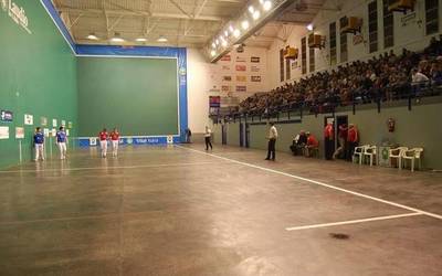 Aretan ebatziko dira Arabako Lurraldeko Euskal Pilota txapelketako finalak bihar