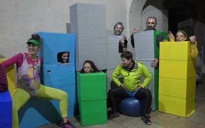 Eguraldi kaskarrari umorez heldu zioten  San Martin festetan