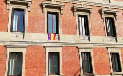 Manifestari errepublikanoek jasotako tratua salatu du Ezkerrak