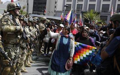 Hainbat irakaskaspen Boliviatik