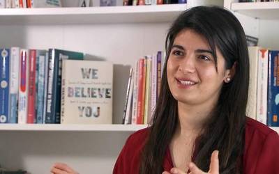 “Jazarri egiten duten irakasleen boterea izugarria da eta biktima oso egoera ahulean ipintzen dute"