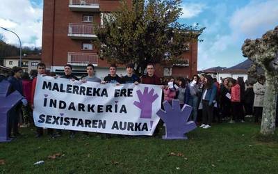 Azaroaren 25aren bueltan hainbat ekitaldi izanen dituzte Donezteben ere