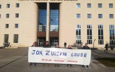 Legasako Arcelor Mittaleko langileek Jon Ruiz babestu dute