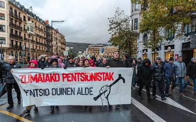 Zumaiarrek ere pentsio duinak aldarrikatu dituzte Donostiako kaleetan