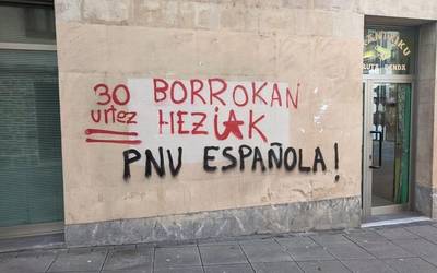 Pintadak salatu ditu EAJk