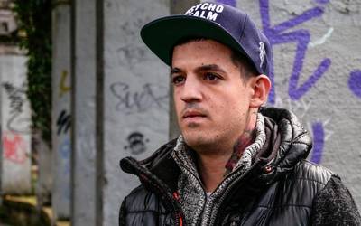 Oholtzara igoko da Okher rap abeslaria, estreinako aldiz