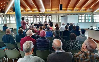 Santi Brouarden bizitzaren eta heriotzaren hariak biltzen dituen komikia aurkeztu dute