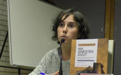 'Nik sinesten dizut' liburua aurkeztu zuen Legorretan Samara Velte egileak
