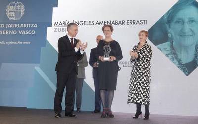 Joxe Mari Korta saria jaso du Maria Angeles Amenabarrek