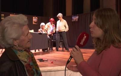 'Remendando males de amores' antzezlana prestatzen ari dira Ikusi Makusi taldekoak