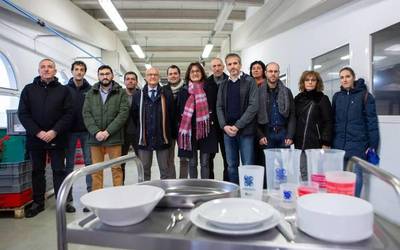 Mankomunitatearen baxera berrerabilgarriak plastikozko erabilera bakarreko milioi erdi tresna xahutzea saihestu du