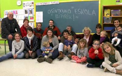 Osintxuko eskolaren etorkizuna, kinka larrian