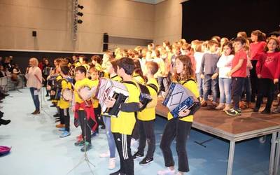 Emanaldi batekin ospatu du Santa Zezilia eguna Bizkargi musika eta dantza eskolak