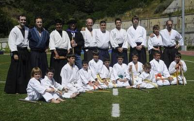 Hiru hamarkada luze aikidoaren onurak lantzen