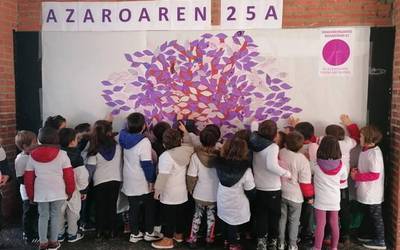 Abadiñoko umeek eta adinekoek emakumeenganako indarkeriaren aurkako ekintzak landu dituzte