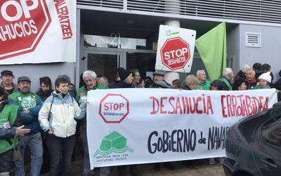 Yulan, Juan eta haien lau seme-alaba adingabeak kaleratu egin dituzte