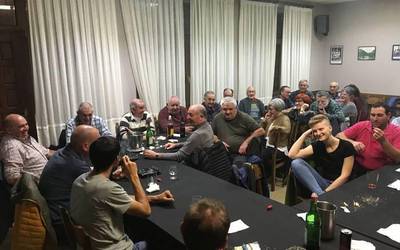 [ARGAZKI GALERIA] Giro jator eta sanoa Mendiolako bertso-afarian