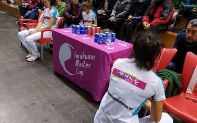 "Uste dut ezkerrarekin min handia egiten dudala"