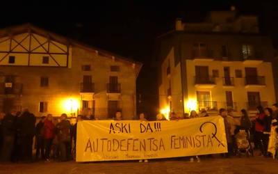 Autodefentsa feminista aldarrikapena Altsasuko kaleetan