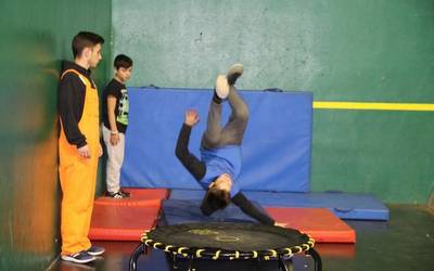 Txikilandiarako hezitzaile bila dabil Txatxilipurdi