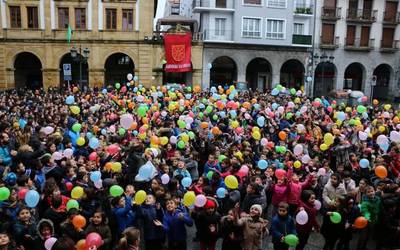 'Jai eta aste, euskara aske' lelopean ospatuko dute asteartean Euskararen Nazioarteko Eguna