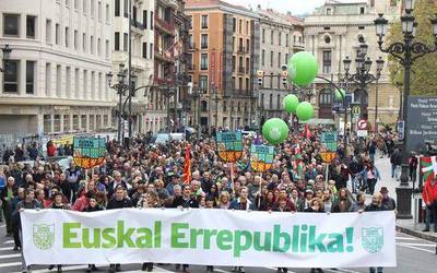 EH Bilduk euskal errepublikaren alde egingo duen manifestaziora joateko autobusa antolatu dute