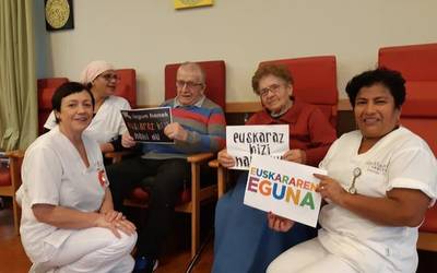 Euskararen Egunarekin bat egin dute San Martin egoitzako egoiliarrek eta langileek