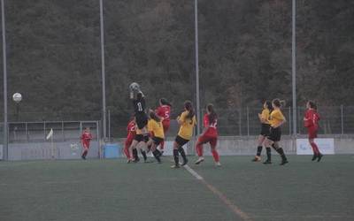 Emakumezkoen futbol talde nagusiak partida irabazi du asteburuan