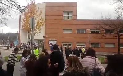 [BIDEOA] Alarma jo eta larrialdi simulakroa egin dute Landakoko anbulatorioan