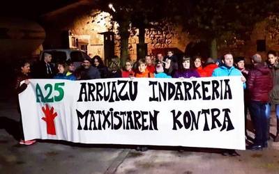 Esku moreak emakumeen kontrako indarkeriaren aurka