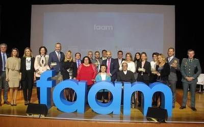 Oinezkoen pasabideetan autismoa dutenei zuzendutako piktogramak jartzeagatik saritu dute Iruñea