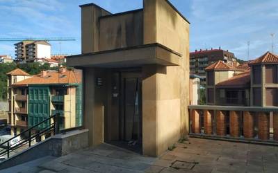 Ardantzabideko igogailua ezin izango da erabili konponketa lanak amaitu arte
