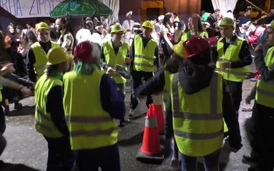 Mozorroz bete dira Ormaiztegiko kaleak Ander Deunaren jaietan