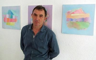 Zapatuan Azpeitin zabalduko duten Zelai Luze Arte Azokan parte hartuko du Aitor Etxeberria margolari mendaroarrak