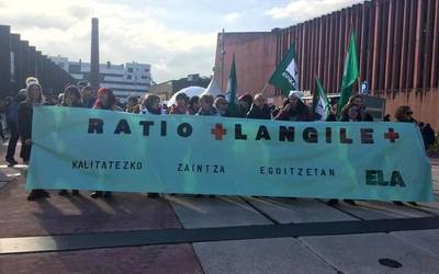 "Lan karga eta erritmo izugarriak dituzte adinduen egoitzetako langileek; askotan, esklabotzaren gertukoak"