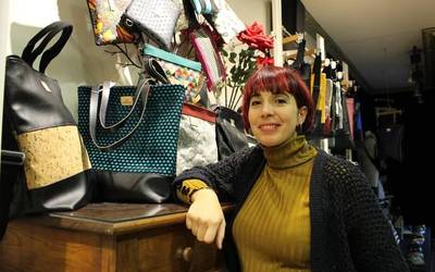 “Moda kontuan hartzen dut, baina ez diot jarraitzen; neure gustuen arabera sortzen ditut poltsak”