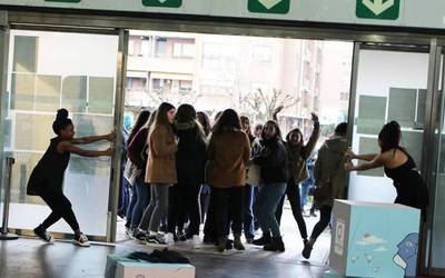 [ARGAZKI GALERIA]: 54. Durangoko Azokaren lehen eguna