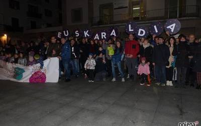 Jendetza elkartu da Euskaraldiari ongietorria egiteko