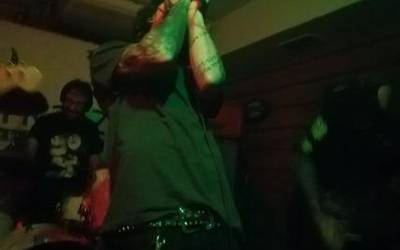 Ostegun gaua girotu dute Dead Eye Wolves eta Ikarass musika taldeek