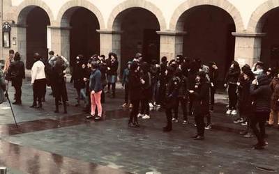 Eskualdeko talde feministek Txileko emakumeei elkartasuna adierazi diete