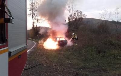 Auto batek su hartu du gaur goizean Garaten