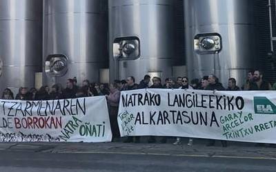 Lan hitzarmenaren aldeko lanuzteak egiten hasiak dira Natran