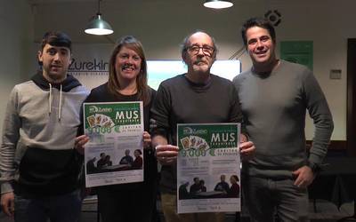 Zurekin ostalari elkarteak Zarauzko Ikurriña Mus Txapelketaren edizio berria aurkeztu du
