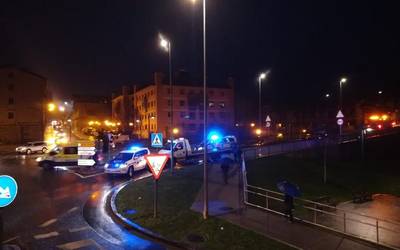 Pertsona bat zauritu da bi ibilgailuren arteko istripuan