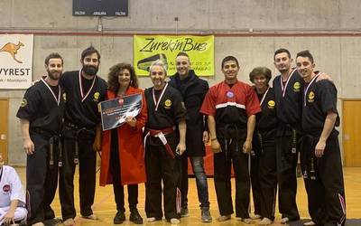Amurrioko Mugendo eskolako ikasleak Bilboko erakustaldi solidario batean egon dira