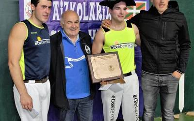 Eneko Saralegi leitzarrak irabazi du Euskal Herriko hirugarren mailako aizkora txapelketa